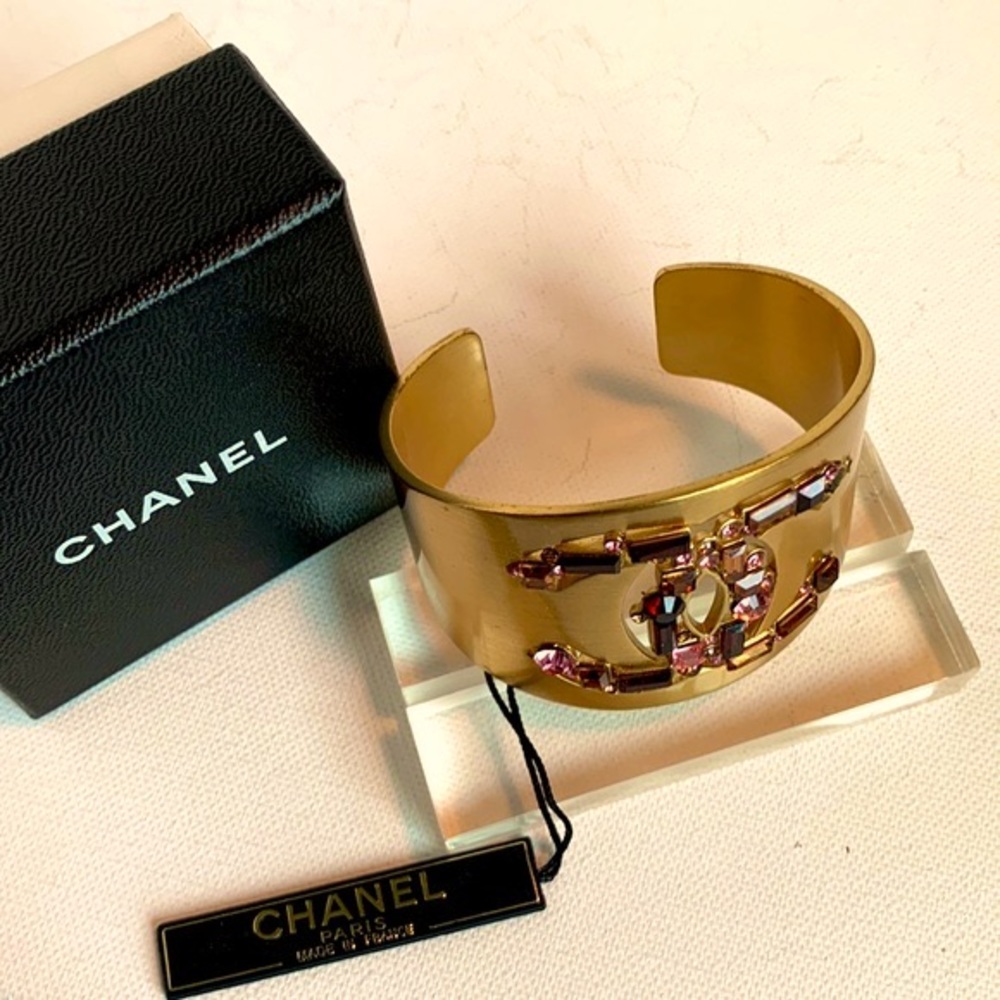 🦄 CHANEL Rare Pink Purple Jewel Stones Emerald Cut Gem Gold Bracelet Cuff CC💕 - Picture 4 of 16